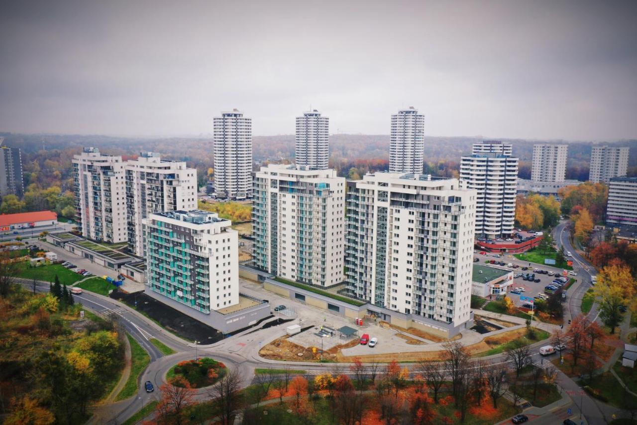 Apartament Wsrod 1000Cy Swiatel - Z Parkingiem W Hali Garazowej- Duzy Balkon Z Lezakami - Piekny Widok Noca Na Panorame Tysiaclecia Katowice Bagian luar foto