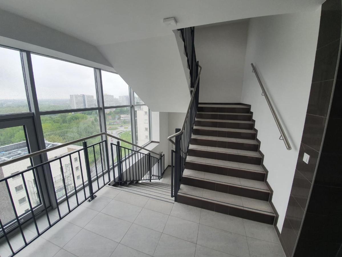 Apartament Wsrod 1000Cy Swiatel - Z Parkingiem W Hali Garazowej- Duzy Balkon Z Lezakami - Piekny Widok Noca Na Panorame Tysiaclecia Katowice Bagian luar foto