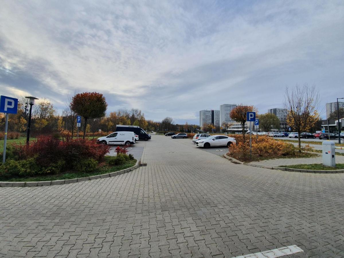 Apartament Wsrod 1000Cy Swiatel - Z Parkingiem W Hali Garazowej- Duzy Balkon Z Lezakami - Piekny Widok Noca Na Panorame Tysiaclecia Katowice Bagian luar foto