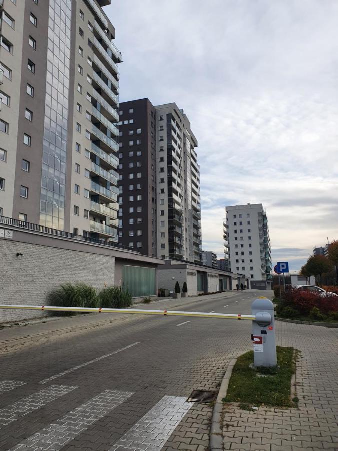 Apartament Wsrod 1000Cy Swiatel - Z Parkingiem W Hali Garazowej- Duzy Balkon Z Lezakami - Piekny Widok Noca Na Panorame Tysiaclecia Katowice Bagian luar foto