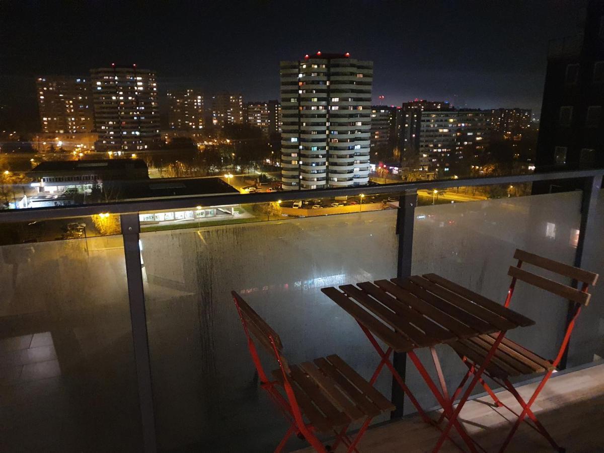 Apartament Wsrod 1000Cy Swiatel - Z Parkingiem W Hali Garazowej- Duzy Balkon Z Lezakami - Piekny Widok Noca Na Panorame Tysiaclecia Katowice Bagian luar foto
