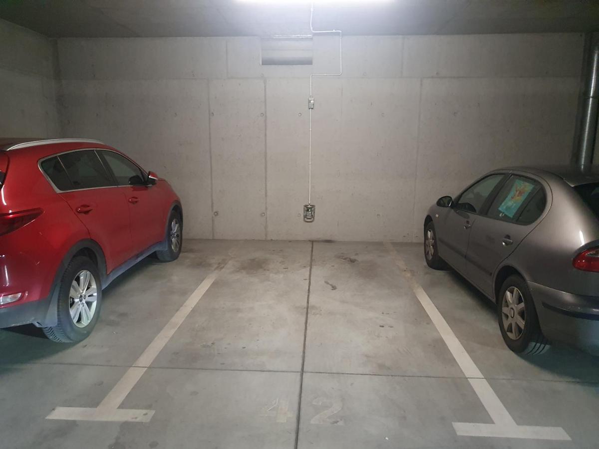 Apartament Wsrod 1000Cy Swiatel - Z Parkingiem W Hali Garazowej- Duzy Balkon Z Lezakami - Piekny Widok Noca Na Panorame Tysiaclecia Katowice Bagian luar foto