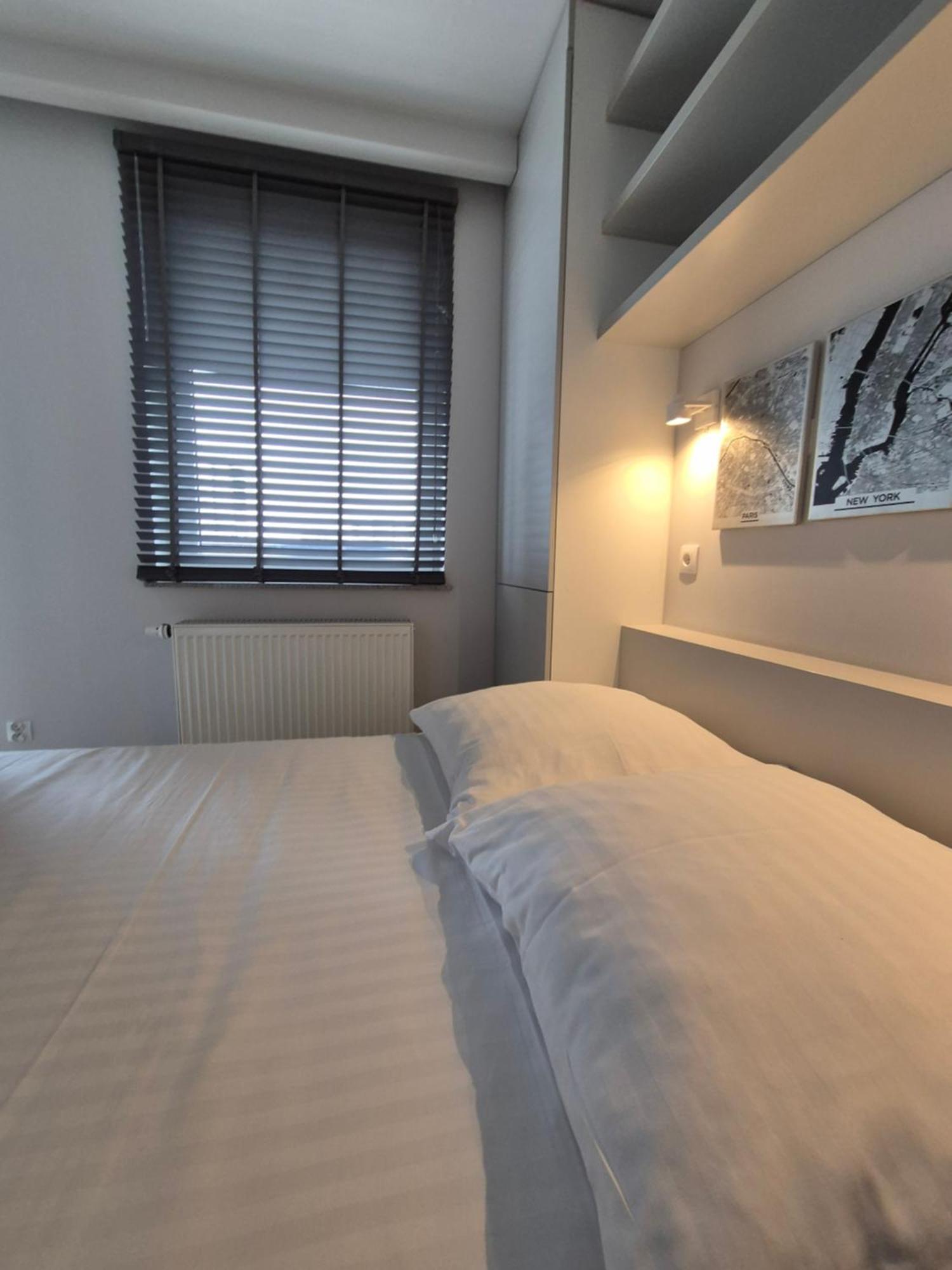 Apartament Wsrod 1000Cy Swiatel - Z Parkingiem W Hali Garazowej- Duzy Balkon Z Lezakami - Piekny Widok Noca Na Panorame Tysiaclecia Katowice Bagian luar foto